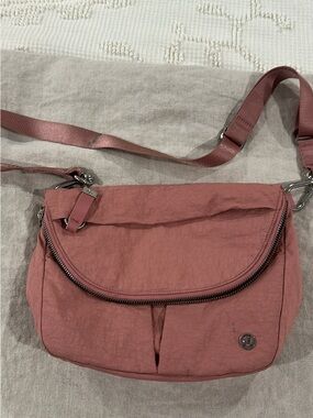 lululemon athletica rose mauve crossbody bag